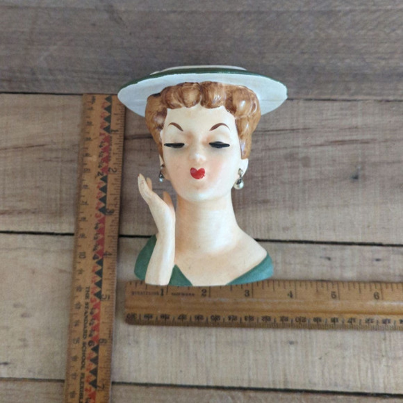 Vtg 4.5" Lee Wards Lady Head Vase Hand Up Green Dress and Hat Earrings Eyelashes - Picture 10 of 11